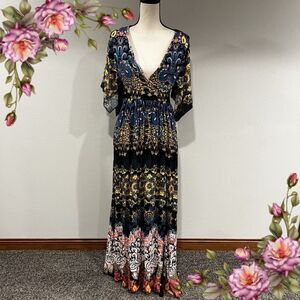 Strut & Bolt short bat sleeve v-neck maxi dress